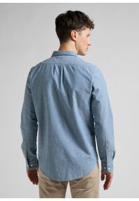 Lee - LEE LEESURE SHIRT MĘSKA KOSZULA JEANSOWA LOGO BLUE UNION L66NMWUF 112145379. Materiał: jeans