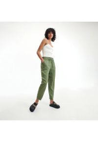 Reserved - Spodnie z wiskozy - Khaki. Kolor: brązowy. Materiał: wiskoza #1