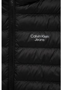 Calvin Klein Jeans kurtka puchowa dziecięca kolor czarny. Okazja: na co dzień. Kolor: czarny. Materiał: puch. Styl: casual