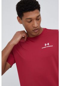 Under Armour t-shirt treningowy Rush Energy kolor bordowy gładki 1366138-001. Kolor: czerwony. Materiał: skóra, dzianina, materiał. Wzór: gładki, nadruk