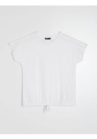 Sinsay - Bawełniana koszulka z ażurowymi detalami - kremowy. Kolor: kremowy. Materiał: bawełna. Wzór: ażurowy #1