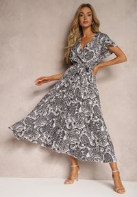 Renee - Czarno-Biała Rozkloszowana Sukienka z Trójkątnym Dekoltem z Materiałowym Paskiem i Gumką w Talii Carimi. Kolor: czarny. Materiał: materiał. Sezon: lato #4