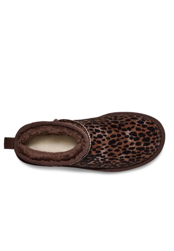 Ugg - Buty zimowe damskie UGG W Classic Ultra Mini. Okazja: na plażę. Kolor: brązowy. Materiał: materiał. Sezon: zima. Styl: młodzieżowy