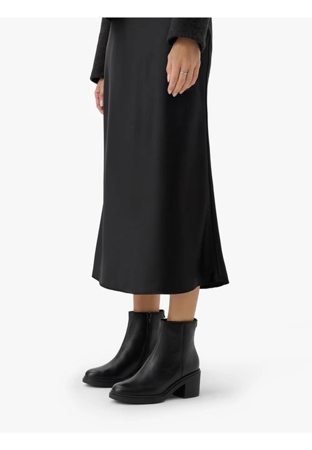 Ryłko - Czarne klasyczne botki na słupku. Nosek buta: okrągły. Zapięcie: zamek. Kolor: czarny. Szerokość cholewki: normalna. Wysokość cholewki: za kostkę. Materiał: skóra. Obcas: na słupku. Styl: klasyczny. Wysokość obcasa: średni