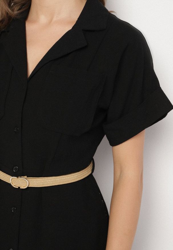 Born2be - Czarna Bawełniana Sukienka Koszulowa o Rozkloszowanym Kroju z Paskiem i Haftem Nalione. Okazja: na imprezę, na co dzień. Typ kołnierza: kołnierzyk klasyczny. Kolor: czarny. Materiał: bawełna. Długość rękawa: krótki rękaw. Wzór: haft. Typ sukienki: koszulowe. Styl: elegancki, casual, klasyczny