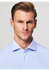 Pako Lorente - PAKO LORENTE - Niebieska koszula w prążek. Typ kołnierza: kołnierzyk włoski. Kolor: niebieski. Materiał: dzianina, poliester, bawełna. Długość rękawa: długi rękaw. Długość: długie. Wzór: prążki #10