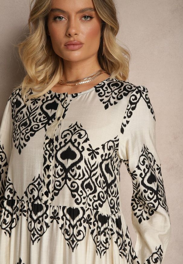 Renee - Czarna Rozkloszowana Sukienka z Wiskozą Zapinana na Guziki Ilathinna. Okazja: na co dzień. Kolor: czarny. Materiał: wiskoza. Długość rękawa: długi rękaw. Typ sukienki: proste. Styl: casual