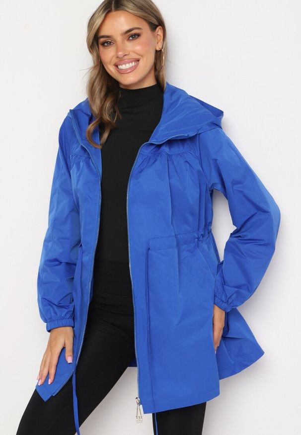 Born2be - Niebieska Kurtka Parka Ściągana w Pasie Troczkami Nevishia. Kolor: niebieski. Materiał: jeans. Styl: elegancki