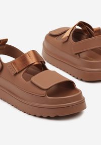 Renee - Brązowe Sandały Chunky na Platformie z Zapięciem na Rzep Lorovia. Okazja: na co dzień. Zapięcie: rzepy. Kolor: brązowy. Obcas: na platformie. Styl: casual