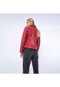 Wittchen - Damska ramoneska z ekoskóry z pikowaną wstawką różowa. Okazja: do pracy, na co dzień. Kolor: różowy. Materiał: skóra ekologiczna. Wzór: geometria. Styl: klasyczny, casual, elegancki #2