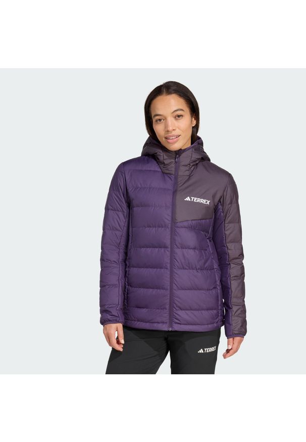 Adidas - Kurtka z kapturem Terrex Multi Light Down CLIMAWARM. Typ kołnierza: kaptur. Kolor: wielokolorowy, fioletowy, czarny. Materiał: puch. Technologia: ClimaWarm (Adidas). Sport: turystyka piesza