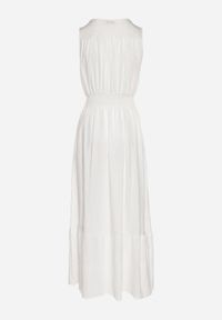 Born2be - Biała Sukienka o Rozkloszowanym Kroju Bez Rękawów z Kopertowym Dekoltem Filoria. Typ kołnierza: dekolt kopertowy. Kolor: biały. Długość rękawa: bez rękawów. Typ sukienki: kopertowe. Styl: elegancki #4