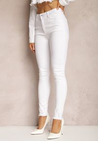 Renee - Białe Jeansy Skinny Regular Waist Alernifa. Kolor: biały. Styl: elegancki