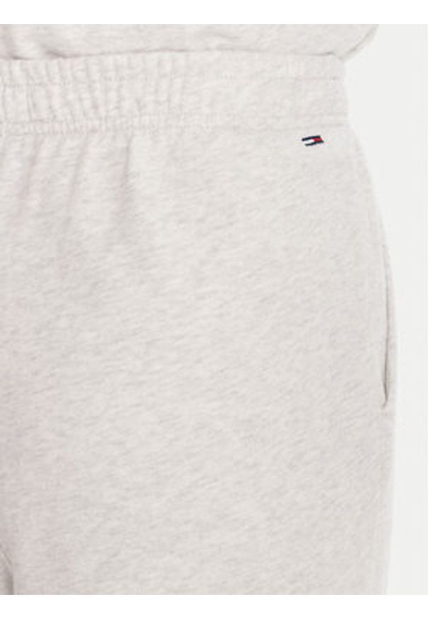 Tommy Jeans Spodnie dresowe DW0DW21702 Szary Regular Fit. Kolor: szary. Materiał: bawełna