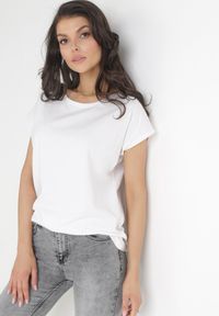 Born2be - Biały T-shirt Bawełniany z Krótkim Rękawem Erestusia. Okazja: na co dzień. Kolor: biały. Materiał: bawełna. Długość rękawa: krótki rękaw. Długość: krótkie. Styl: elegancki, casual