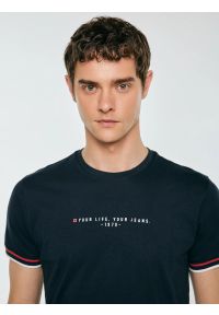 Big-Star - Koszulka męska z kontrastowym wykoŅczeniem granatowa Bortor 403. Kolor: niebieski. Materiał: bawełna. Wzór: nadruk #2