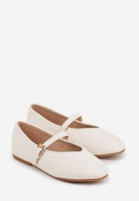 Born2be - Białe Balerinki z Paskiem na Sprzączkę Bragia. Okazja: na co dzień. Zapięcie: pasek. Kolor: biały. Materiał: jeans, materiał. Styl: casual #6