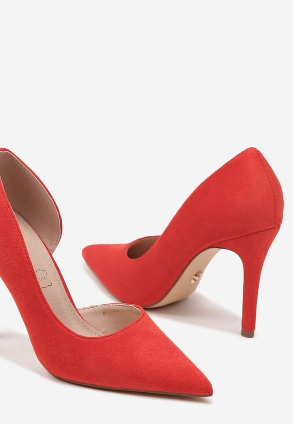 Born2be - Czerwone Szpilki Vices ze Skórzaną Wkładką i Wycięciem z Boku Olialira. Okazja: na co dzień. Nosek buta: szpiczasty. Kolor: czerwony. Materiał: skóra. Obcas: na szpilce. Styl: elegancki, casual, wizytowy. Wysokość obcasa: średni
