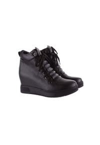 Sneakresy Bayla-112 0235-IO-20 Czarne Sneakersy, Skóra naturalna. Zapięcie: zamek. Kolor: czarny. Materiał: skóra. Sezon: jesień, zima. Obcas: na koturnie