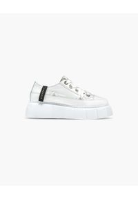 Inuikii LEATHER MATILDA LOW Sneakersy damskie. Okazja: na co dzień. Kolor: biały. Materiał: jeans, guma, skóra. Szerokość cholewki: normalna. Sezon: lato #1
