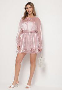 Born2be - Różowa Sukienka Ozdobiona Wiązaniem i Paskiem Nivoren. Okazja: na co dzień. Kolor: różowy. Długość rękawa: długi rękaw. Wzór: aplikacja. Typ sukienki: proste. Styl: casual, elegancki #3