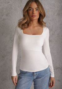 Renee - Biała Bluzka z Elastycznego Materiału o Kwadratowym Dekolcie z Wiskozą Nemosa. Typ kołnierza: dekolt kwadratowy. Kolor: biały. Materiał: wiskoza, materiał. Długość rękawa: długi rękaw. Długość: długie #3