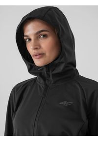 4f - Kurtka softshell przeciwwiatrowa membrana 8 000 damska. Typ kołnierza: kaptur. Kolor: czarny. Materiał: softshell. Długość rękawa: raglanowy rękaw #1