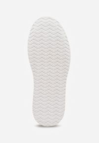 Born2be - Białe Trampki na Grubej Podeszwie Ozdobione Metaliczną Aplikacją Efadelis. Okazja: na co dzień. Kolor: biały. Materiał: jeans. Wzór: aplikacja. Styl: casual #5