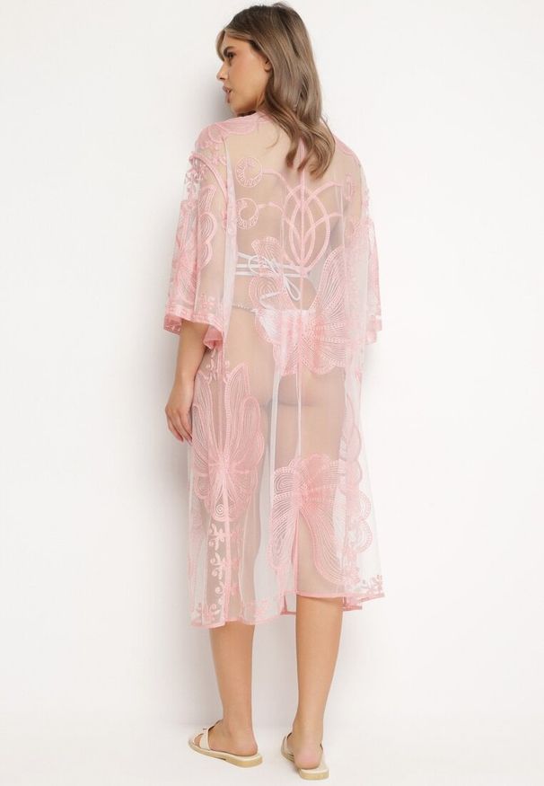 Born2be - Różowa Tunika Narzutka z Haftowanym Wzorem i Wiązaniem z Przodu Monulla. Okazja: na co dzień. Typ kołnierza: dekolt w serek. Kolor: różowy. Materiał: jeans. Wzór: haft. Styl: casual, elegancki