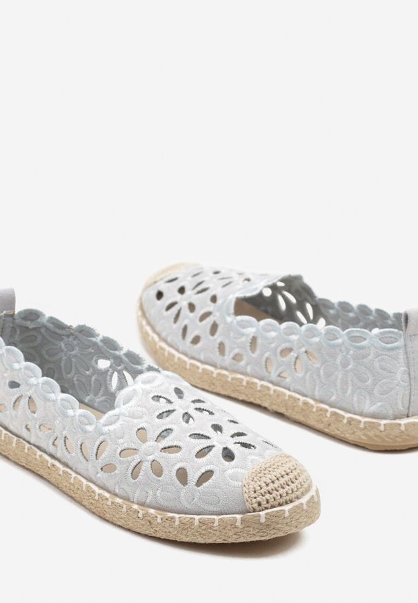 Renee - Niebieskie Espadryle Vices Ozdobione Ażurowym Wzorem i Ozdobną Plecionką Arivosa. Okazja: na co dzień. Kolor: niebieski. Wzór: aplikacja, ażurowy. Obcas: na płaskiej podeszwie. Styl: casual