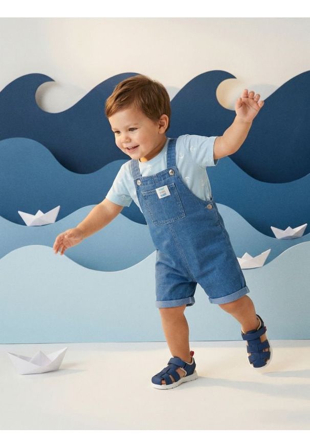 Sinsay - Jeansowe szorty ogrodniczki - Inny. Materiał: jeans