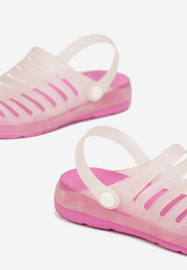 Born2be - Biało-Fuksjowe Klapki Agamene. Okazja: na co dzień. Kolor: biały. Materiał: guma. Styl: casual