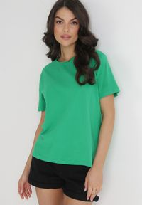 Born2be - Zielony Gładki T-shirt z Krótkimi Rękawami Elisza. Kolor: zielony. Długość rękawa: krótki rękaw. Długość: krótkie. Wzór: gładki #1