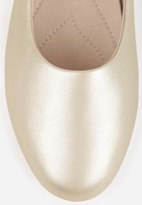 Born2be - Złote Wsuwane Balerinki z Ekoskóry na Płaskiej Podeszwie Imenna. Okazja: na co dzień. Zapięcie: bez zapięcia. Kolor: złoty. Materiał: jeans. Obcas: na płaskiej podeszwie. Styl: elegancki, casual #7