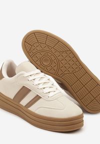 Renee - Beżowe Sneakersy w Stylu Klasycznych Tenisówek na Platformie Nallania. Okazja: na spacer. Kolor: beżowy. Materiał: jeans. Obcas: na platformie. Sport: turystyka piesza