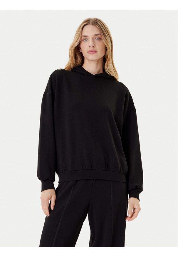 only - ONLY Bluza Scarlet 15355809 Czarny Regular Fit. Kolor: czarny. Materiał: wiskoza, syntetyk