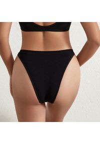 Intica - Tanga z cienkimi paskami niewidoczne pod odzieżą Devinne. Kolor: czarny. Materiał: tkanina, materiał #2