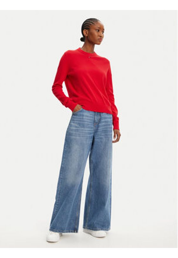 Tommy Jeans Sweter Essential DW0DW20159 Czerwony Regular Fit. Kolor: czerwony. Materiał: bawełna