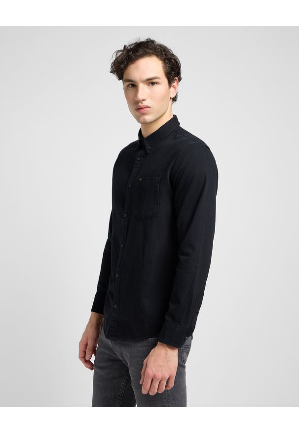 Lee - MESKA KOSZULA LEE BUTTON DOWN BLACK 112330674. Typ kołnierza: button down