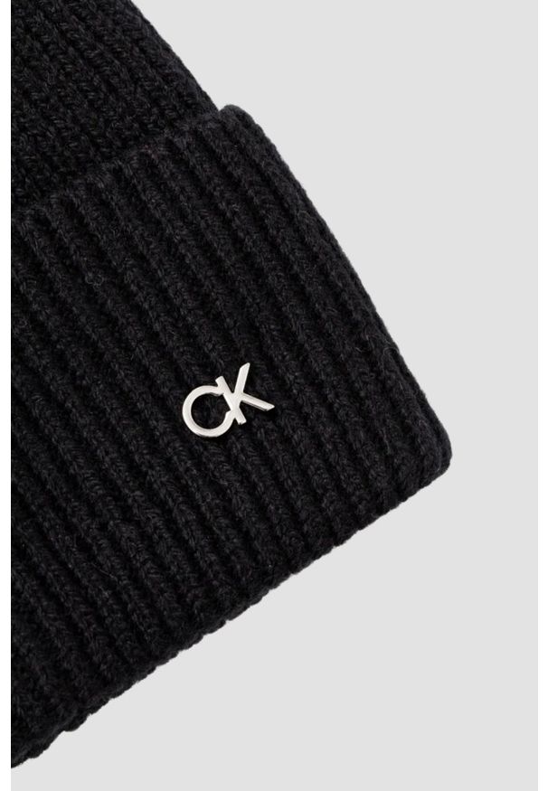 Calvin Klein - CALVIN KLEIN Czarna wełniana damska czapka z domieszką kaszmiru. Kolor: czarny. Materiał: wełna, kaszmir