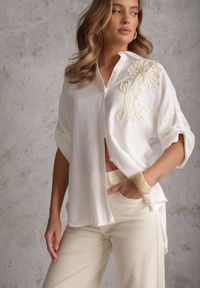 Renee - Biała Nietoperzowa Koszula z Wiskozy z Podpinanymi Rękawami i Haftem Adreaneh. Okazja: na co dzień. Kolekcja: plus size. Kolor: biały. Materiał: wiskoza. Wzór: haft. Sezon: lato. Styl: casual #1