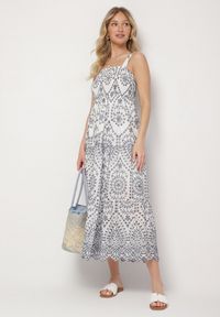 Born2be - Granatowo-Biała Bawełniana Sukienka Ozdobiona Haftem Sadonique. Okazja: na co dzień. Kolor: niebieski. Materiał: bawełna. Długość rękawa: na ramiączkach. Wzór: aplikacja, haft. Styl: elegancki, casual #3