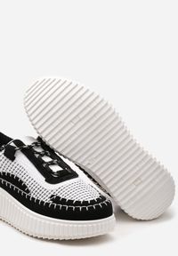 Born2be - Czarno-Białe Sznurowane Sneakersy na Tłoczonej Platformie Orasa. Nosek buta: okrągły. Zapięcie: sznurówki. Kolor: czarny. Materiał: materiał. Sezon: lato. Obcas: na platformie. Wysokość obcasa: niski #4