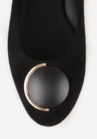 Renee - Czarne Czółenka Vices z Wkładką z Naturalnej Skóry i Metalowymi Akcentami Jorinna. Kolor: czarny. Materiał: skóra. Obcas: na obcasie. Styl: elegancki, klasyczny. Wysokość obcasa: średni #6