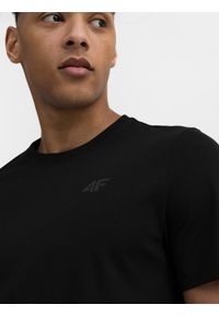 4f - T-shirt regular gładki męski. Kolor: czarny. Materiał: dzianina, bawełna. Wzór: gładki