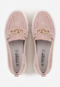 Born2be - Różowe Skórzane Mokasyny na Grubej Podeszwie Zdobione Perforacją i Łańcuszkiem Ariuk. Okazja: na co dzień, do pracy. Kolor: różowy. Materiał: skóra. Wzór: aplikacja. Styl: casual, elegancki #2