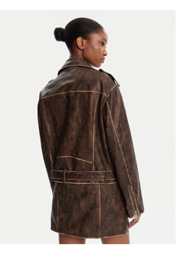 Guess Kurtka z imitacji skóry W5YL04 WHDI0 Brązowy Regular Fit. Kolor: brązowy. Materiał: skóra