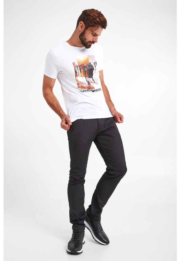 Emporio Armani - T-SHIRT EMPORIO ARMANI. Długość rękawa: krótki rękaw. Długość: krótkie. Wzór: haft, nadruk, kolorowy