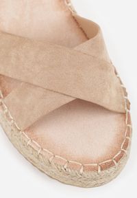 Renee - Ciemnobeżowe Sandały z Plecionki w Stylu Boho VICES z Paskami w Kształcie X Nahmala. Okazja: na co dzień. Zapięcie: pasek. Kolor: beżowy. Wzór: paski, aplikacja. Sezon: lato. Styl: boho #3