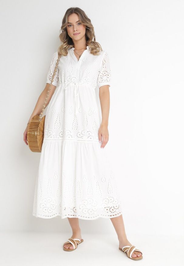 Born2be - Biała Haftowana Sukienka Maxi ze Ściągaczem w Talii Erlina. Kolor: biały. Materiał: tkanina. Wzór: haft. Sezon: lato. Długość: maxi